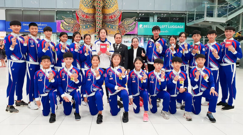 นายสุวพิชญ์ สิริสินรุ่งเรือง นักเรียนชั้นม.4/7 ได้เป็นตัวแทนเยาวชนทีมชาติไทยในการแข่งขันเทควันโด พุมเซ่ ประเภทท่ารำ ชิงแชมป์เอเชีย นายสุวพิชญ์ สิริสินรุ่งเรือง นักเรียนชั้นม.4/7 ได้เป็นตัวแทนเยาวชนทีมชาติไทยในการแข่งขันเทควันโด พุมเซ่ ประเภทท่ารำ ชิงแชมป์เอเชีย