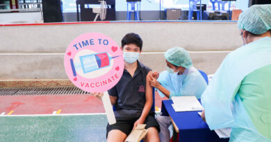นักเรียนระดับชั้นมัธยมศึกษาตอนปลาย เข้ารับการฉีดวัคซีน Pfizer นักเรียนระดับชั้นมัธยมศึกษาตอนปลาย เข้ารับการฉีดวัคซีน Pfizer